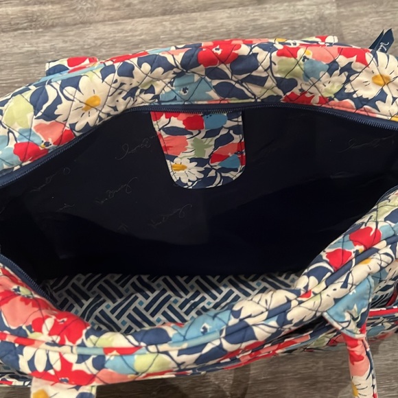Vera Bradley Messenger Bag in Summer Cottage - Picture 4 of 5